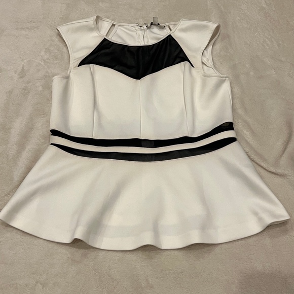 GUESS White peplum top with mesh cutouts, size XL - Picture 1 of 4